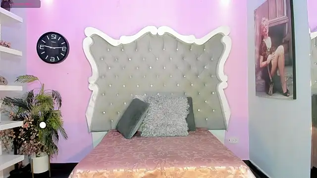 Honey Moontsts online show from June 10, 12:04 pm