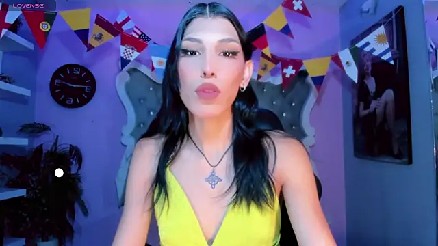 Honey Moontsts online show from June 11, 12:25 pm