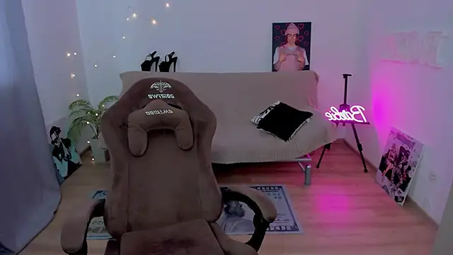 YourTrixie online show from March 3, 7:26 am