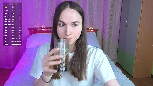Angeel Kate online show from April 24, 7:39 pm