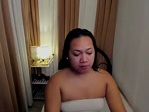 TsUncutKaren online show from November 3, 5:23 pm