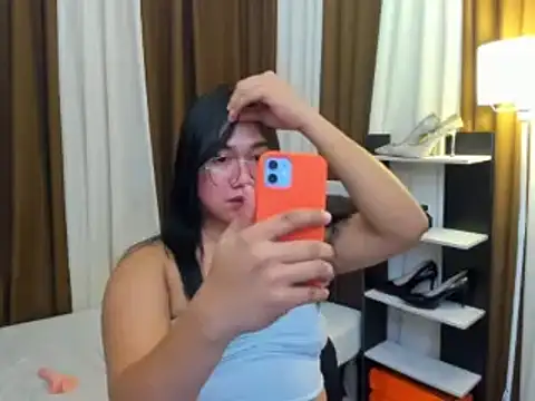 TsUncutKaren online show from December 19, 8:58 pm