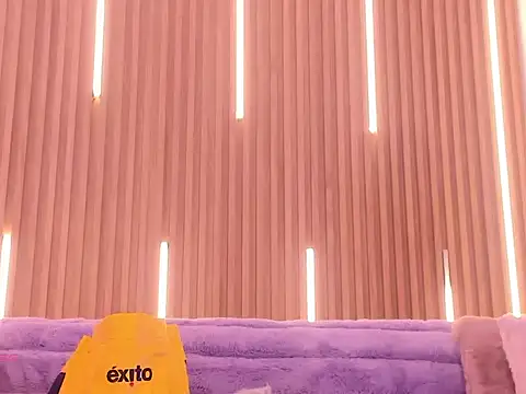 ArianaSantana online show from December 4, 1:37 pm