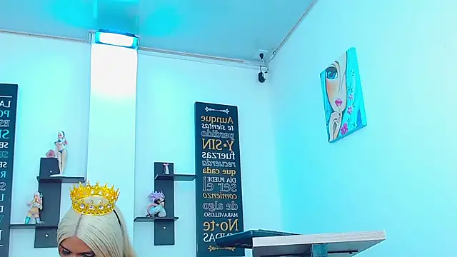 CHLOE THUNDERS online show from December 14, 8:04 pm