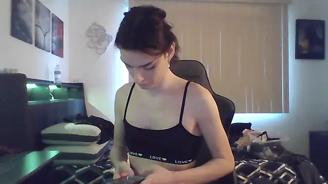 Luna Samosienko online show from September 30, 11:05 pm