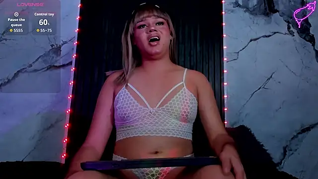 Tiffany deluxe online show from December 3, 2:43 pm