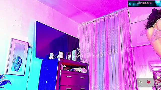 GIRLS OFFICIALL   online show from January 8, 11:20 pm