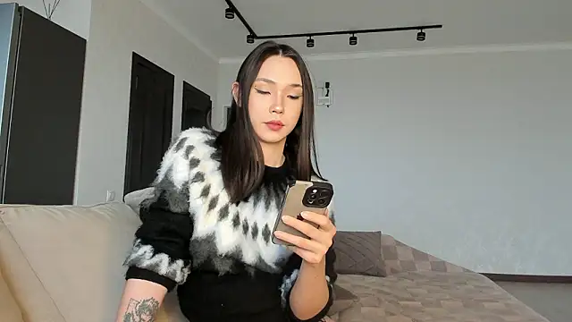 lona li online show from February 6, 5:46 am