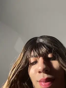 SiaraRealist online show from November 15, 1:14 am