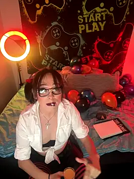 MiniMonroe online show from October 31, 9:08 am