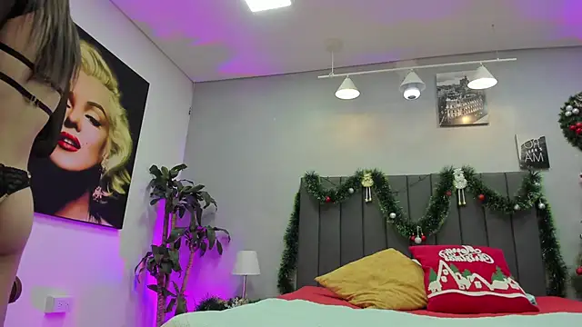 maddy  moon online show from December 22, 4:17 am