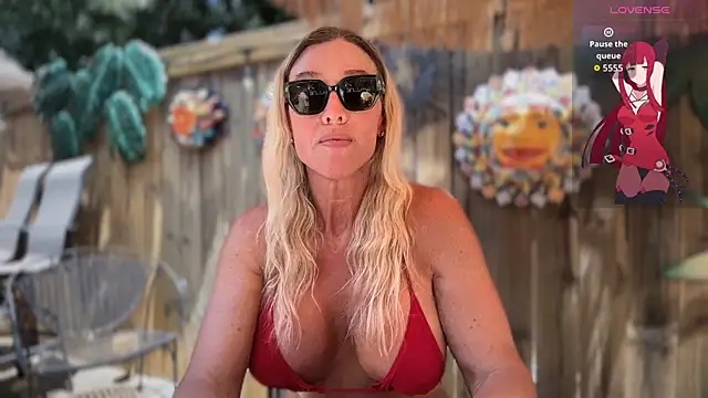 ChrisTinaBruce online show from July 5, 5:08 pm