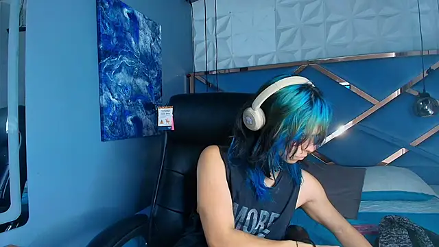 luxiel  online show from April 28, 9:30 pm