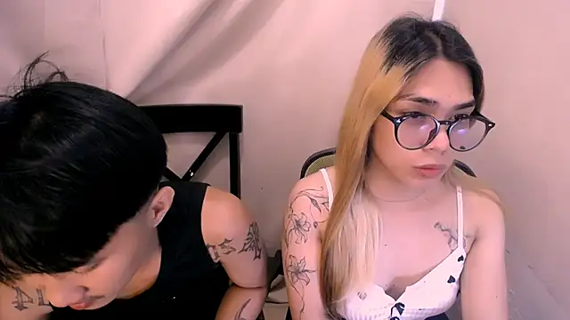 velvetviper06 online show from April 29, 3:11 am