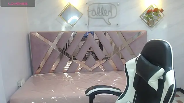 Evy Luxx v online show from December 15, 9:09 pm