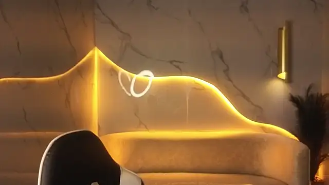 zoe tp online show from December 1, 8:00 pm