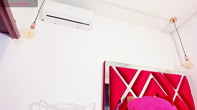 VALERIAQUEENTS   online show from February 25, 3:22 am