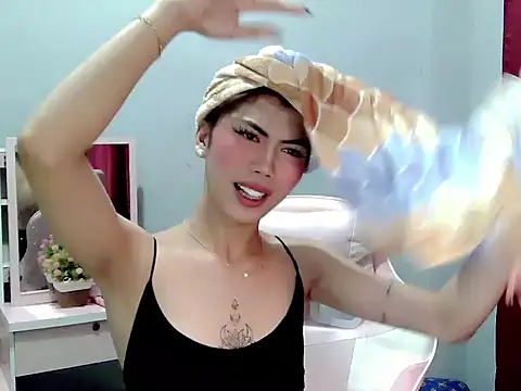 Ur hottestdella online show from March 14, 1:53 am