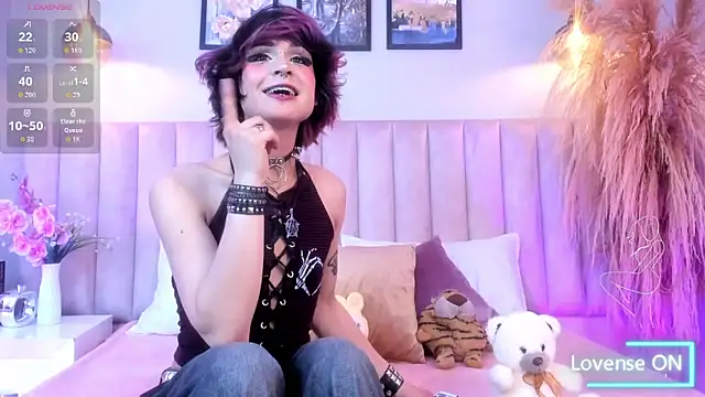 Tracy lee  online show from March 4, 8:46 pm