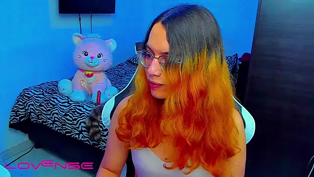 lillykittyyy online show from April 12, 3:10 am