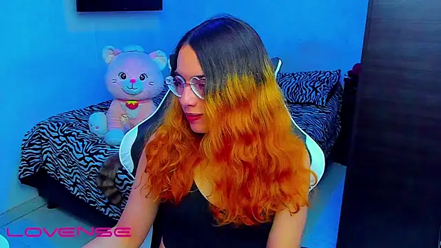 lillykittyyy online show from May 4, 3:55 am