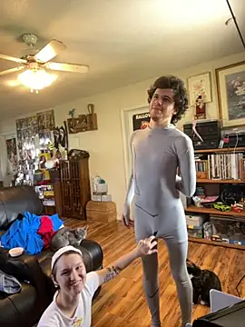 SugarNCinnamon online show from April 4, 6:17 pm