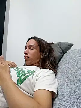 ofjuliaa online show from April 25, 4:27 am