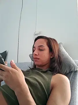 ofjuliaa online show from May 5, 2:12 pm