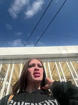 lizz lunna online show from April 24, 8:23 pm