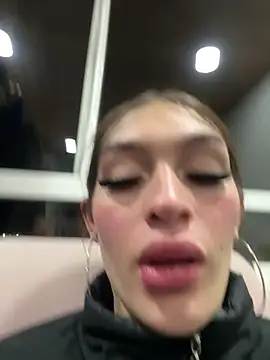 lizz lunna online show from April 27, 1:48 am