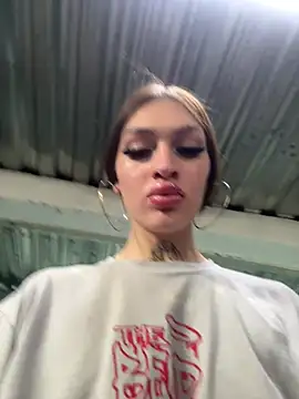 lizz lunna online show from April 29, 4:56 pm