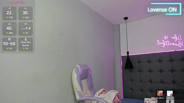 scarletcherry18 online show from July 31, 4:56 am