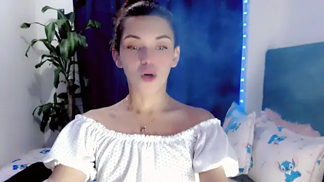 NathalialLooes online show from July 14, 9:20 pm