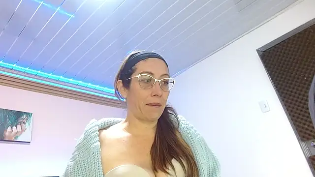 kaylaMinov  online show from February 24, 7:29 pm