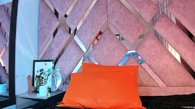 MeghanQueen   online show from May 4, 4:28 am