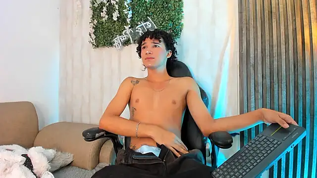 Erick Cam12 online show from March 5, 5:40 pm