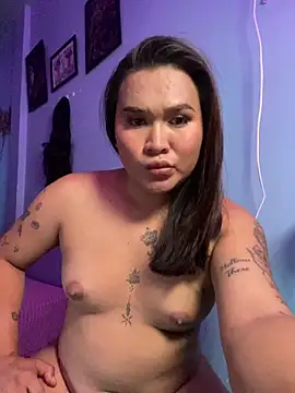 hollynicole online show from June 18, 8:26 am