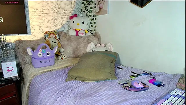 Yiyii online show from August 7, 5:14 am