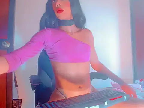 latinhott23 online show from May 3, 3:05 pm