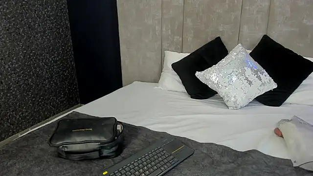 PerlaRogerss  online show from March 16, 10:52 am