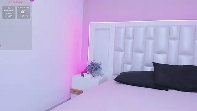 Liia Collins online show from April 28, 5:17 pm