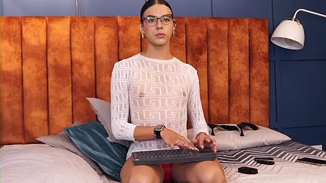 Luxa Velvet online show from August 6, 1:18 pm