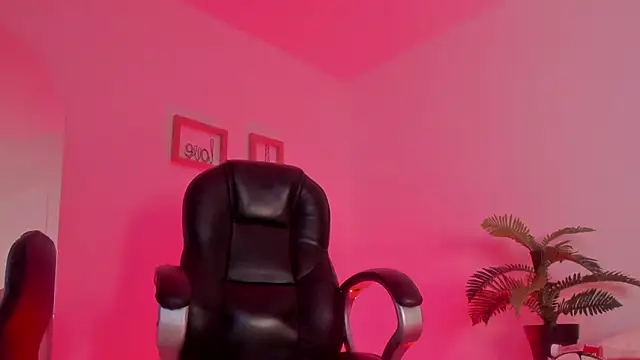 im aliisson online show from March 11, 1:04 pm