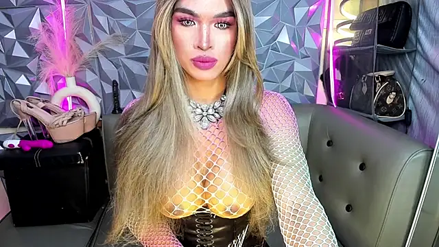 10inDominant Ayesha online show from March 19, 7:03 pm