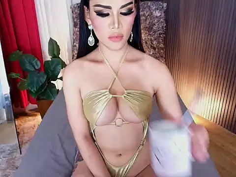nikkieviolante online show from August 5, 9:15 am