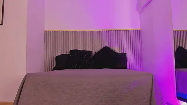 ashvalentine  online show from July 18, 7:53 pm