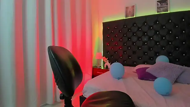 BellaRoge online show from August 4, 8:36 pm