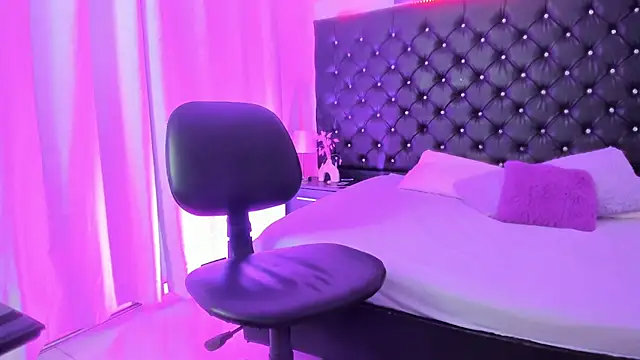 BellaRoge online show from August 6, 8:38 pm