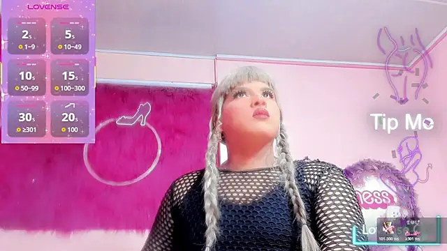 taylor  smith  online show from March 19, 11:32 am