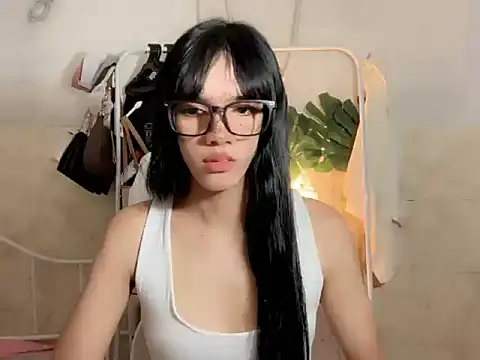 Leijona Milker online show from July 28, 8:43 am